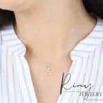 Collier lettre Blanc riny