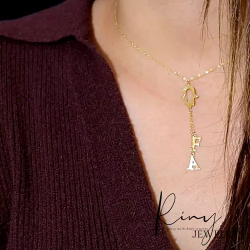 Collier Khmissa Lettres En Or 18K riny.ma